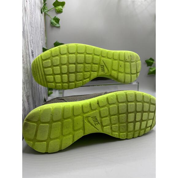 Nike Men’s Grey & Lime Green Roshe Run Athletic Shoes 9.5 - Picture 2 of 6